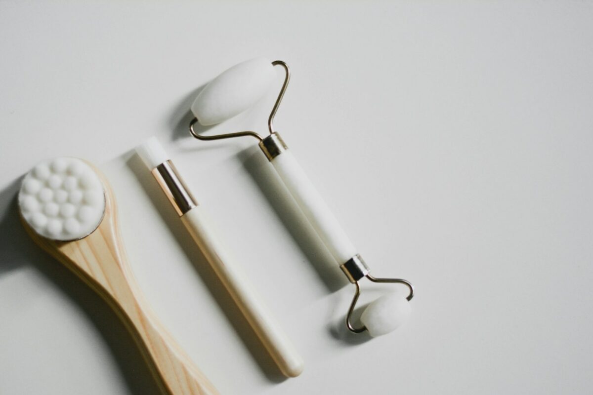 Pierre de gua sha utilisée pour un massage du visage