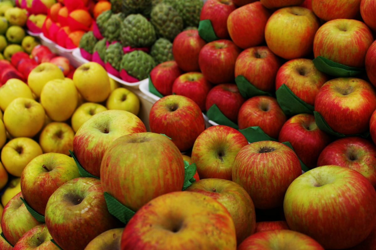 pomme avec peau riche en fibres et antioxydants
