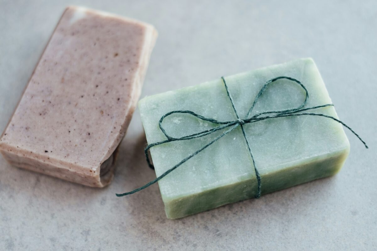 Savon d'Alep artisanal à l'huile d'olive pour peaux réactives