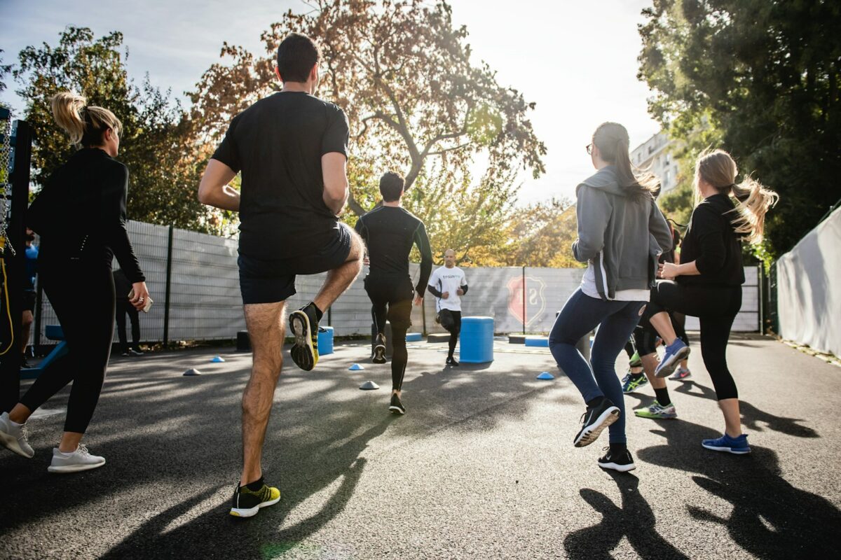 Séance de HIIT en extérieur, entraînement fractionné de haute intensité