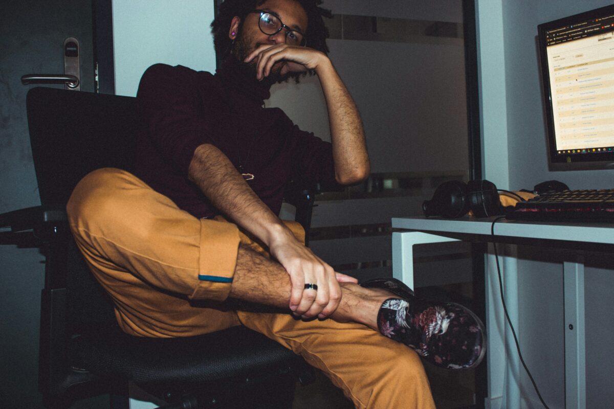 Rester assis longtemps devant un ordinateur de bureau